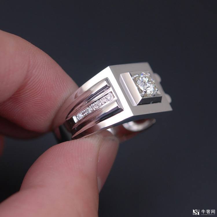 深圳周生生的60分钻石戒指回收
